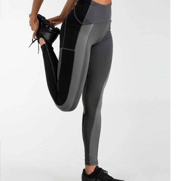Gymshark Tonal Block Black Gray Leggings 7/8 High Rise Size Woman's Small - Picture 1 of 8
